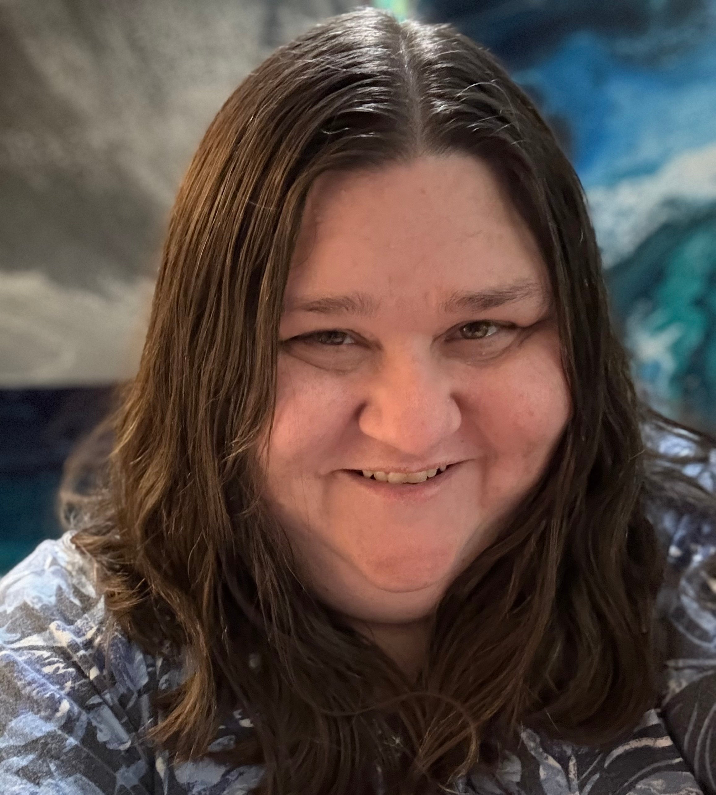 Wendy Delfosse in front of a colorful abstract background